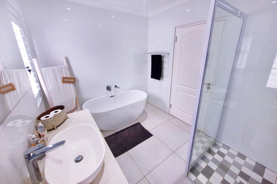 4 Bedroom Property for Sale in Marina Martinique Eastern Cape